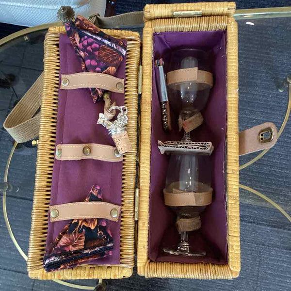Wine Rattan Basket With Accessories