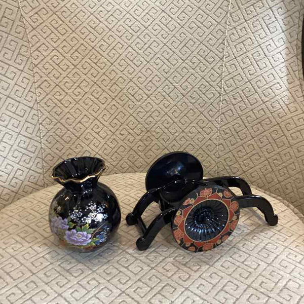 Blk. Porcelain Vase w/Cart - Floral Design