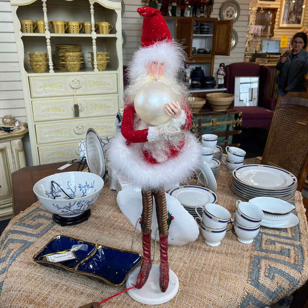 Skinny Santa w/Snowball