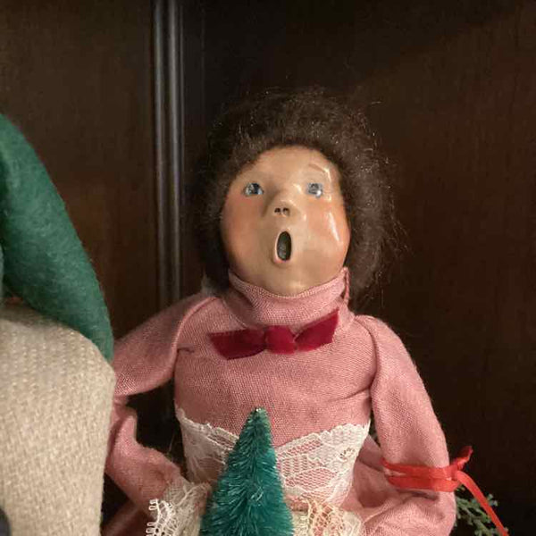 Byer's Choice Caroler with Tree