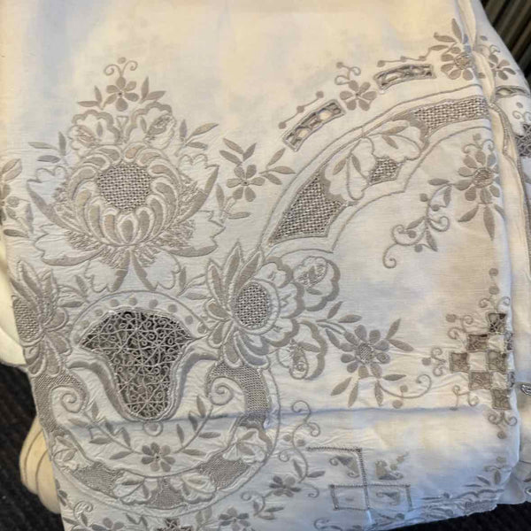 Vintage Beige Lace Tablecloth & 12  Napkins