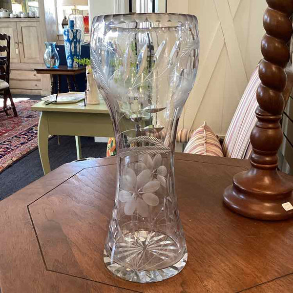 Cut glass Vase w/Floral Detail