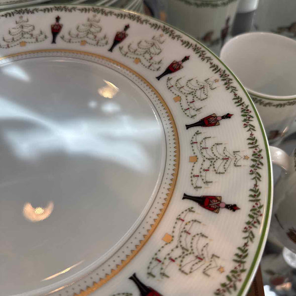 Set of 4 Bernardaud Grenadiers "Happy Holiday" Plates