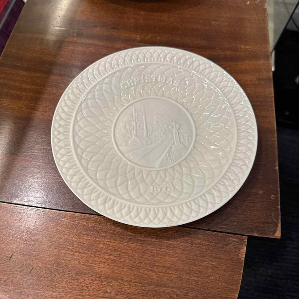 Belleek 1973 Christmas Plate