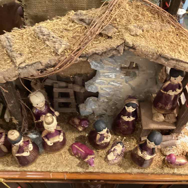 13pc Nativity w Creche