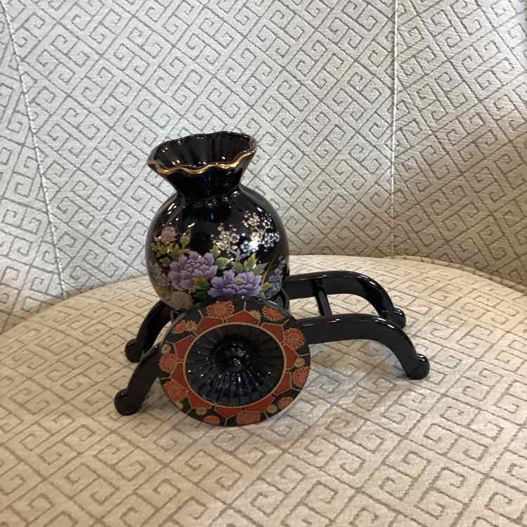 Blk. Porcelain Vase w/Cart - Floral Design
