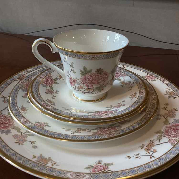 Set of Royal Doulton "Canton" China