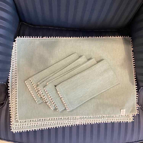 4 Pale Blue Placemats and Napkins