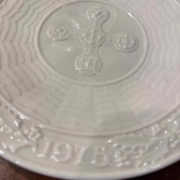 Belleek 1975 Christmas Plate