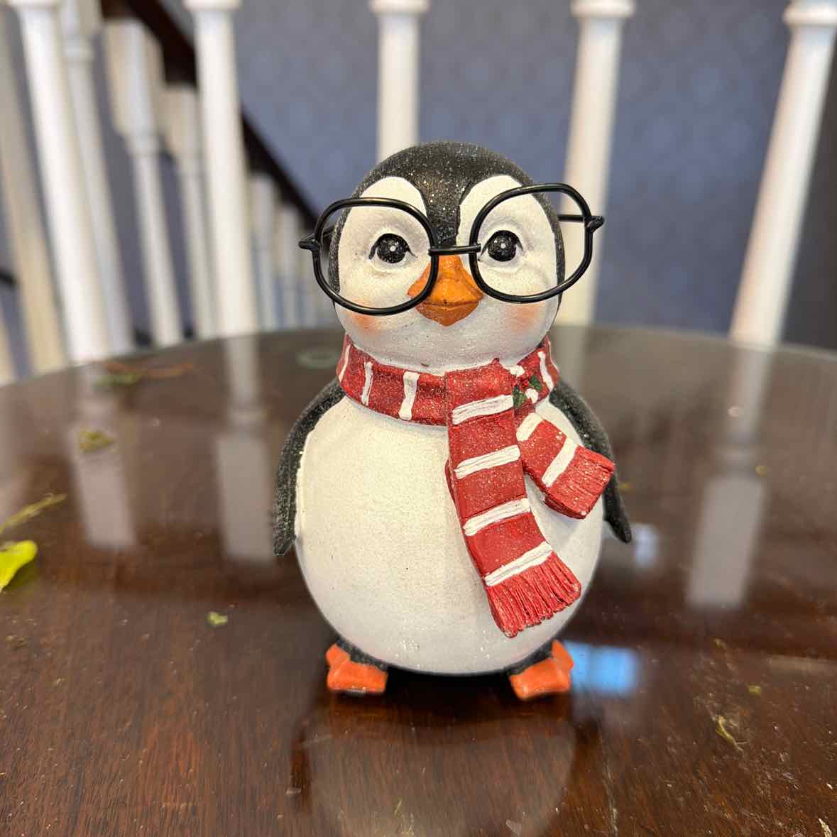 Resin Penquin w/Glasses