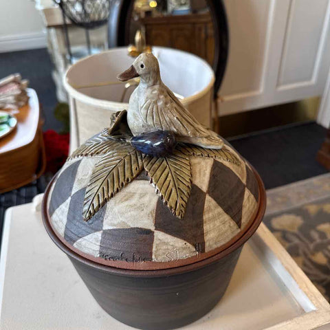 Terra Cotta Pot With Lid