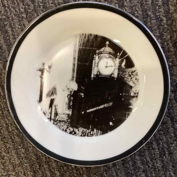 Set of 4 Vintage Marshall Field Plates