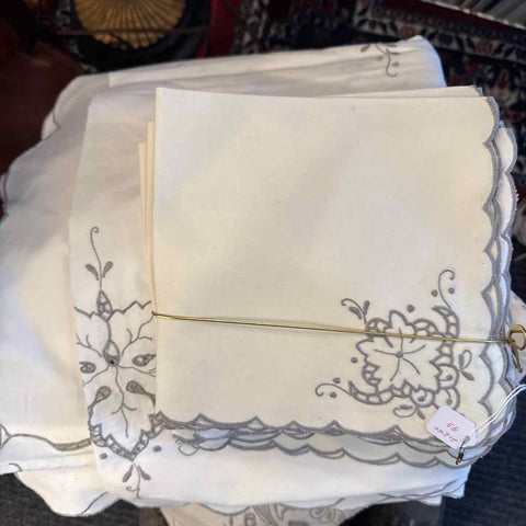Vintage Embroidered Tablecloth & 12 Napkins