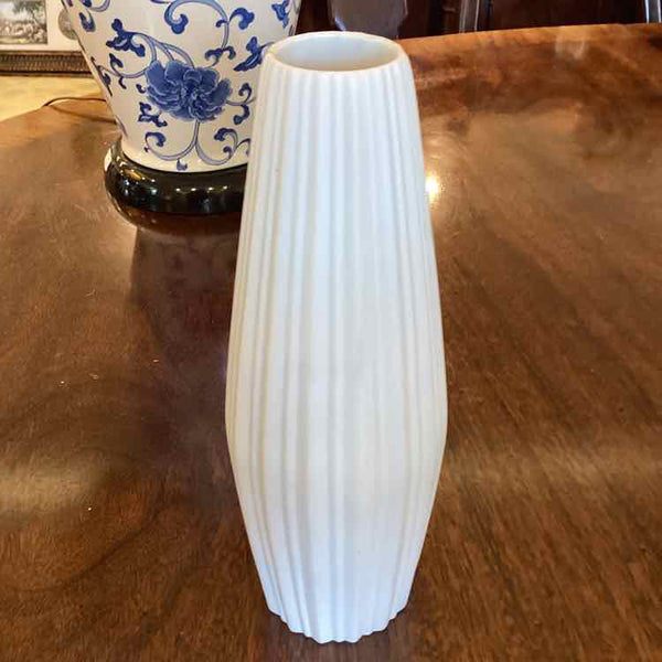 White Heinrich Vase