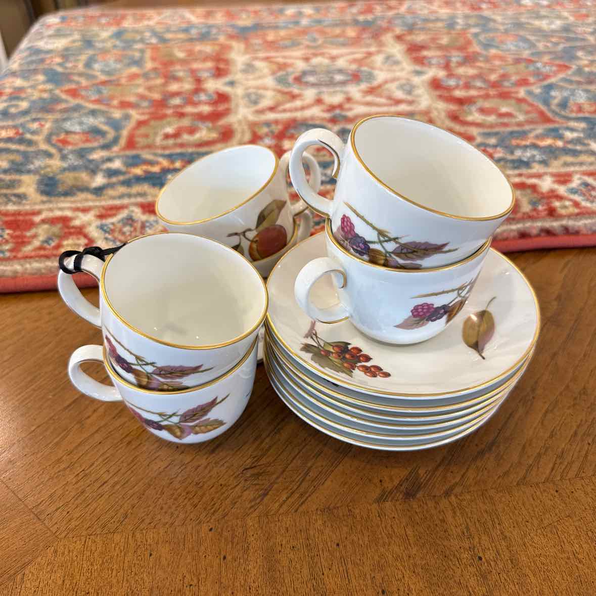 Set of 6 "Evesham" Cup & Saucers