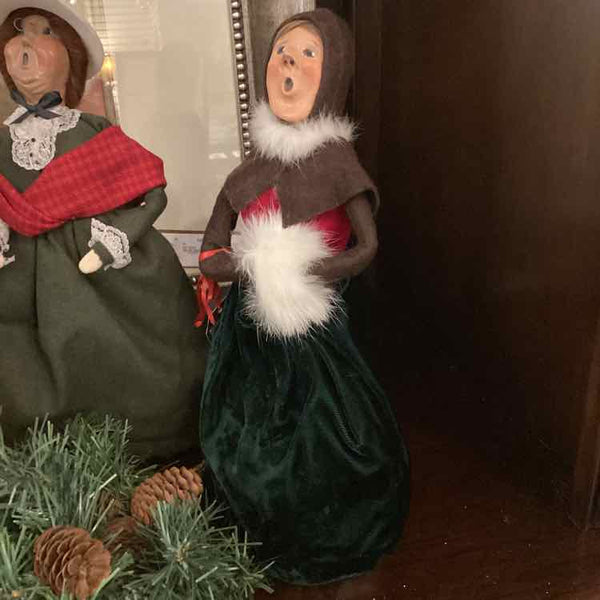 Byer's Choice Woman Caroler