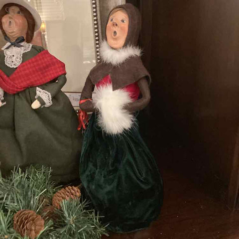 Byer's Choice Woman Caroler