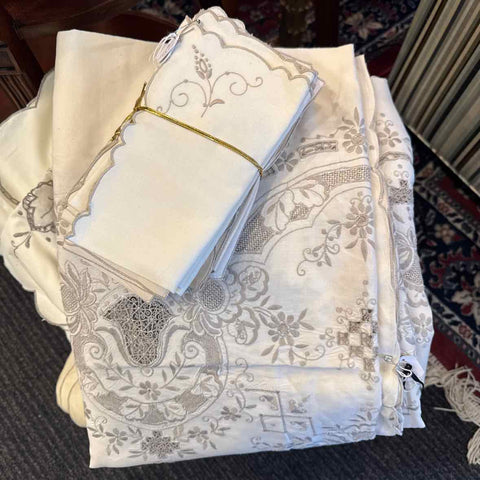 Vintage Beige Lace Tablecloth & 12  Napkins